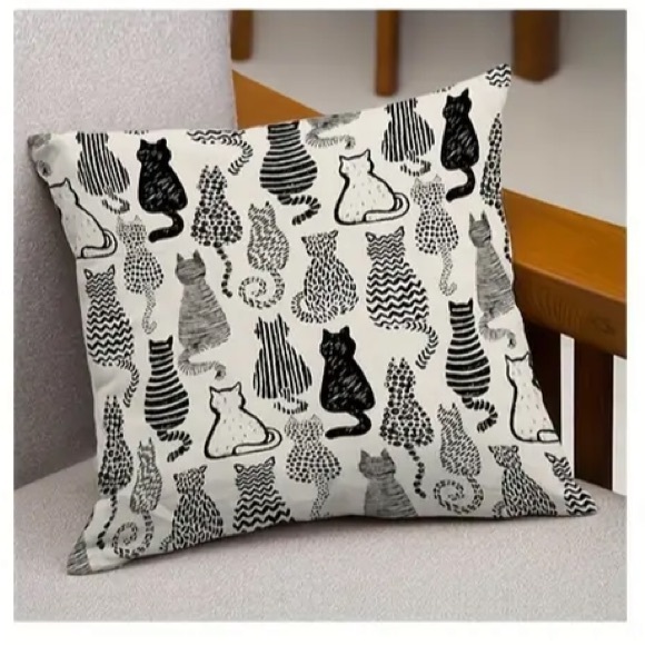Kitten Throw Pillow Cover - Double-Sided / Abstract  Print Black & White - NWT - Picture 1 of 5